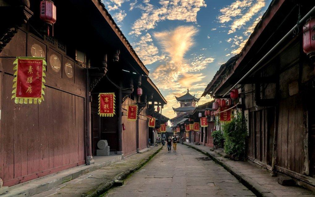 逃离破旧弃城